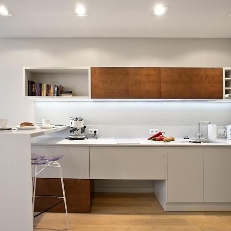 Triton Park Accommodation By P&O Serviced Apartments Warschau Exterior foto