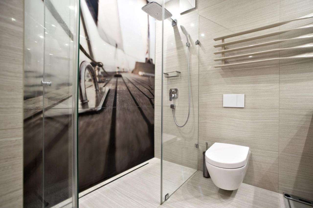 Triton Park Accommodation By P&O Serviced Apartments Warschau Exterior foto