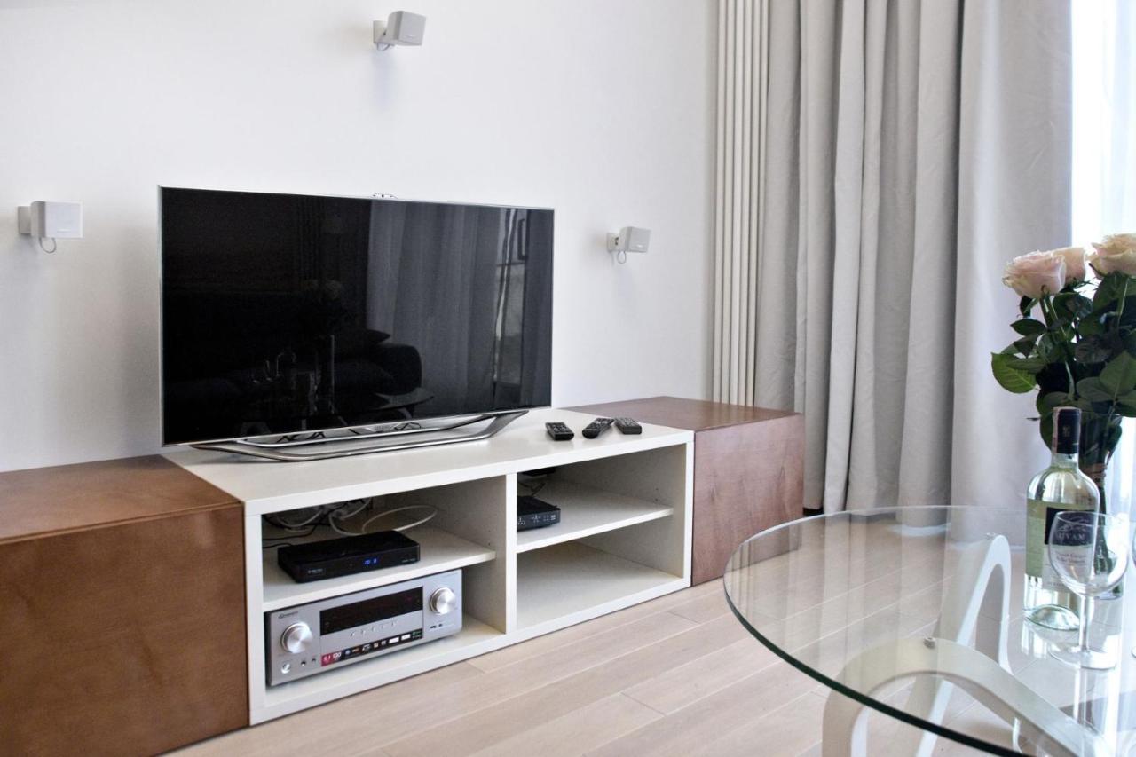 Triton Park Accommodation By P&O Serviced Apartments Warschau Exterior foto