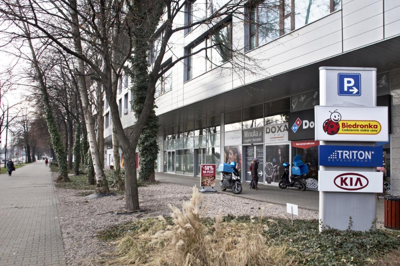 Triton Park Accommodation By P&O Serviced Apartments Warschau Exterior foto