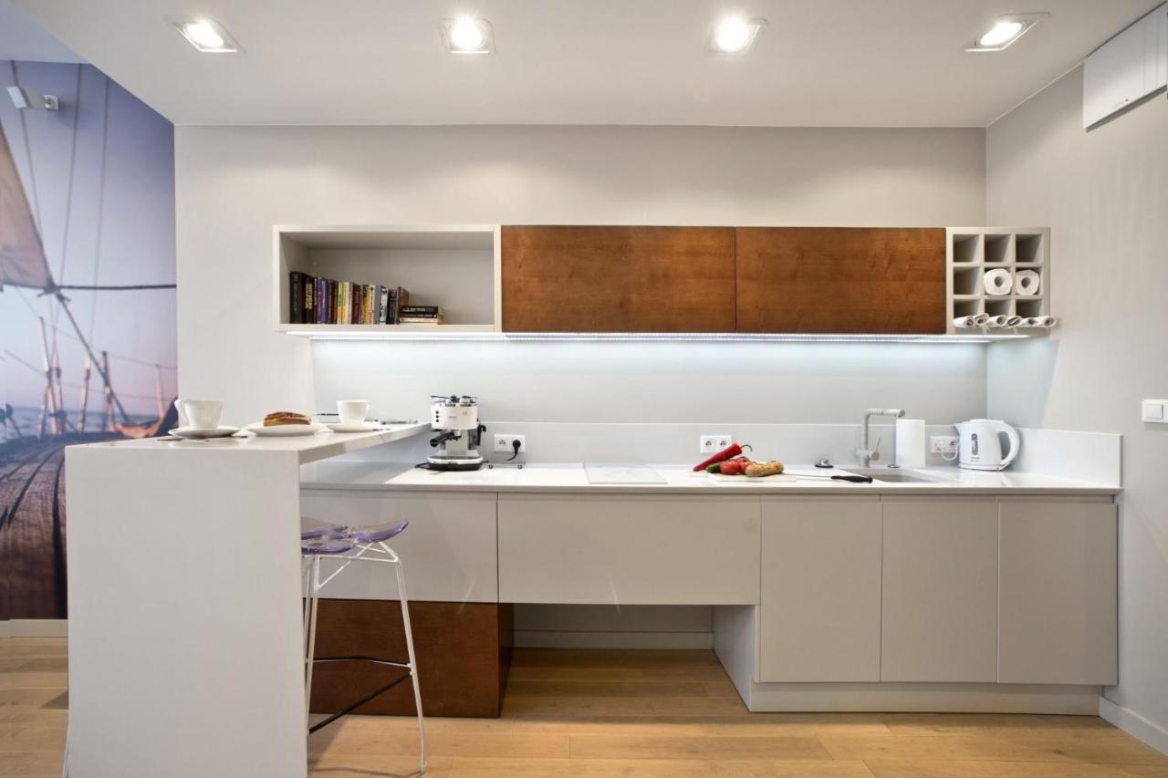 Triton Park Accommodation By P&O Serviced Apartments Warschau Exterior foto