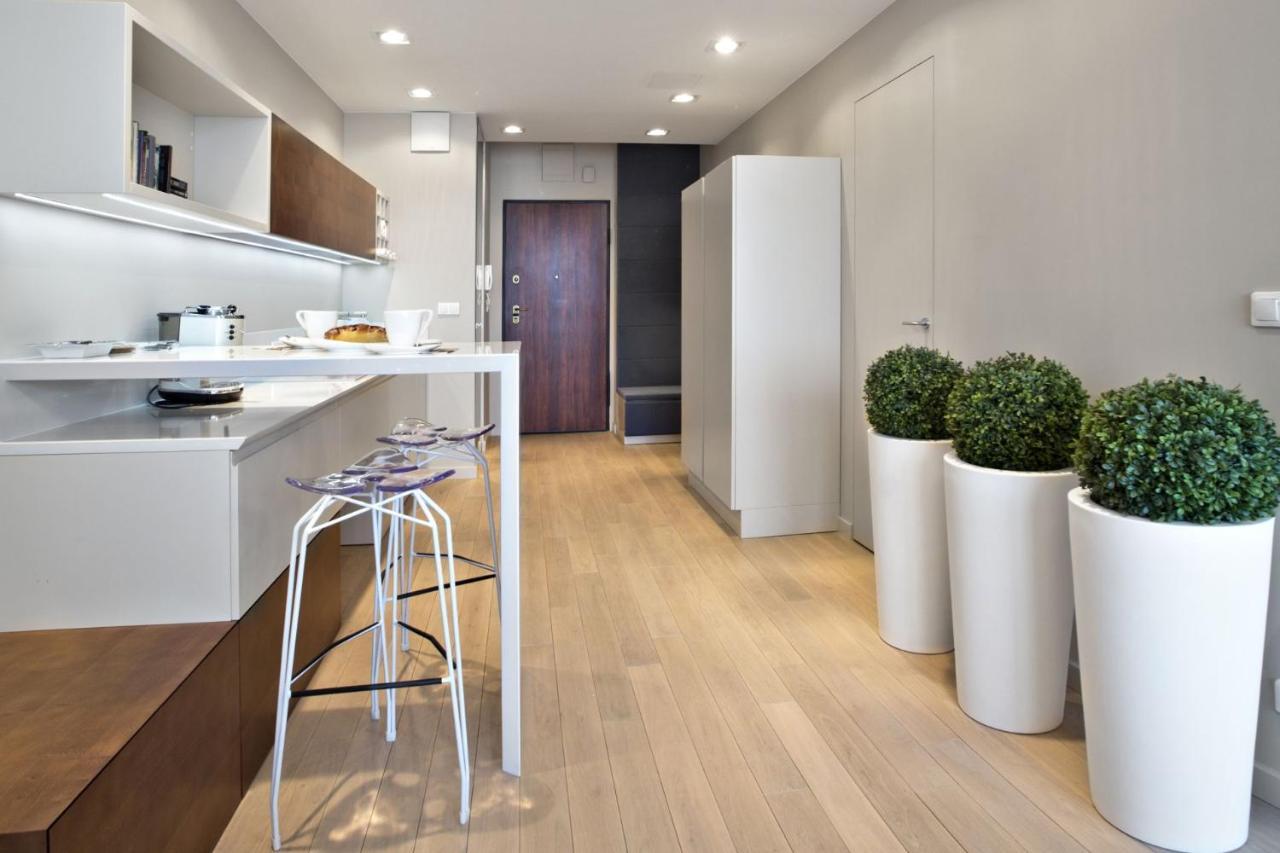 Triton Park Accommodation By P&O Serviced Apartments Warschau Exterior foto