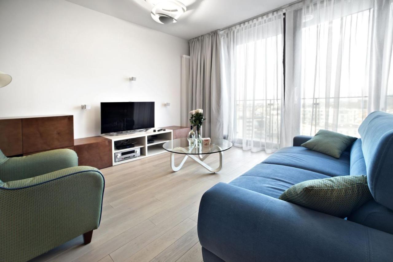 Triton Park Accommodation By P&O Serviced Apartments Warschau Exterior foto